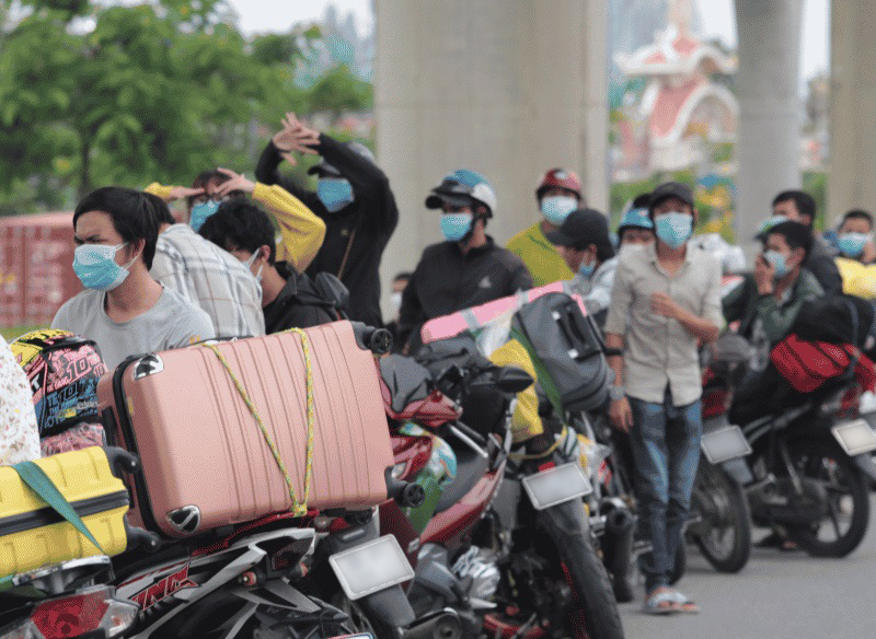 Trải lòng của người từ miền quê lên thành phố lập nghiệp: Khó khăn chồng chất, nhưng cứ cắn răng, kiên trì tới cùng là được