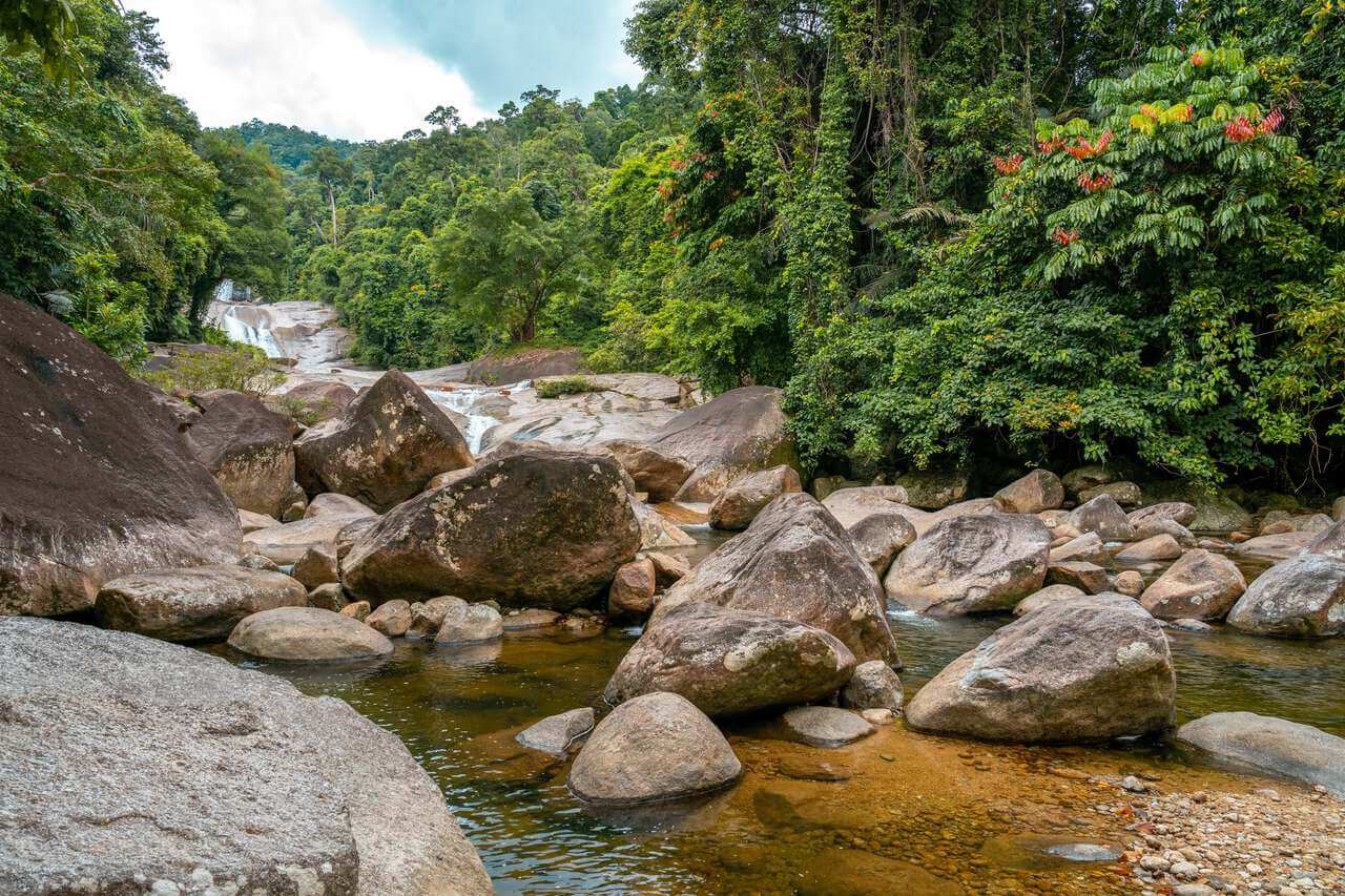 Khu vực bơi lội tại thác Phrom Lok ở Nakhon Si Thammarat