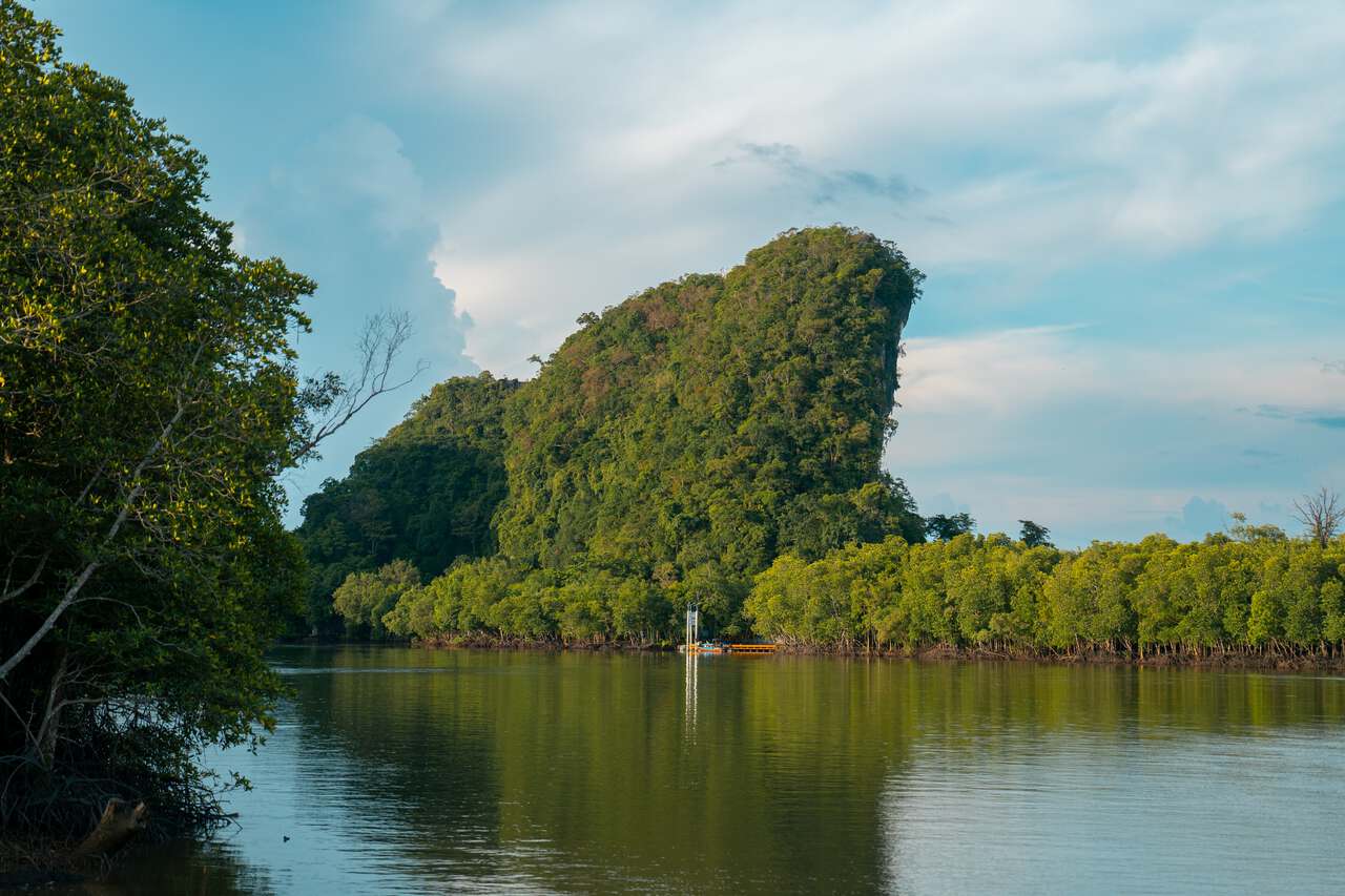 Hang Khanap Nam nhìn từ lối đi ngập mặn ở Tỉnh Krabi