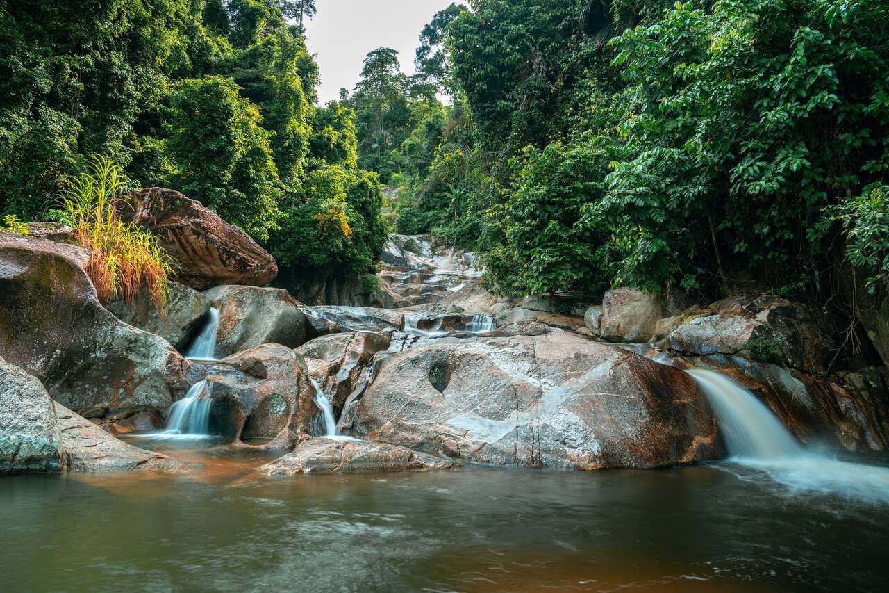 Thác Wang Mai Pak ở làng Kiriwong ở Nakhon Si Thammarat