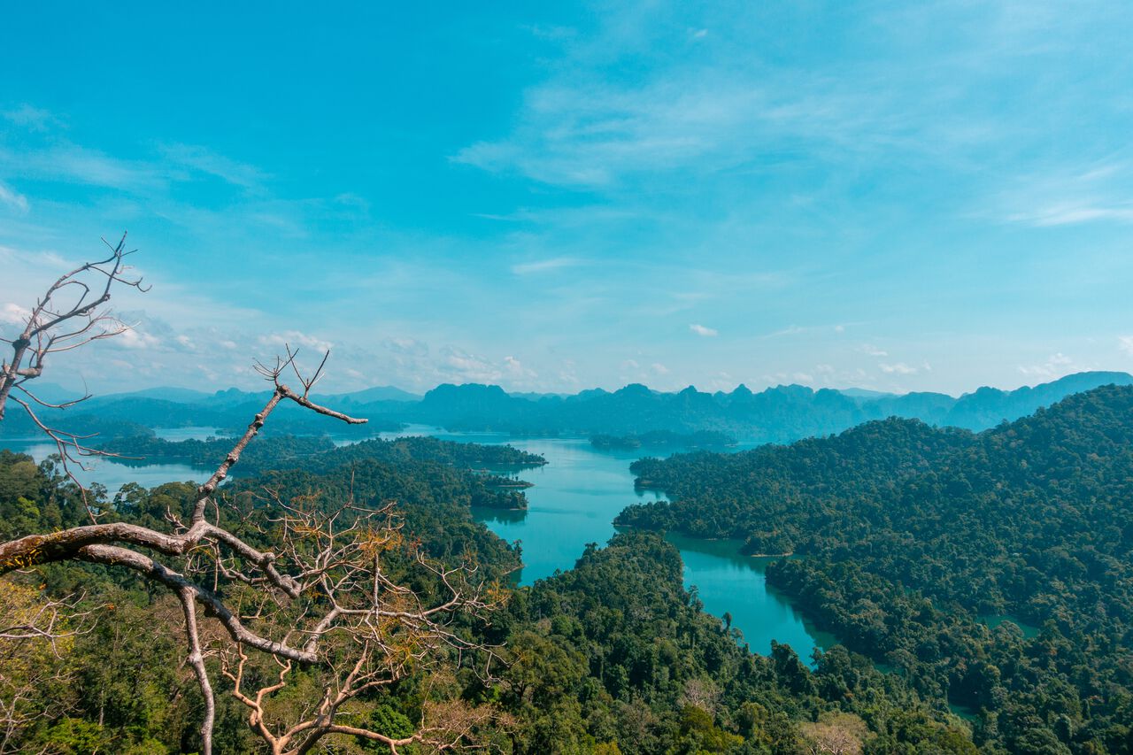 Khao Sok nhìn từ điểm quan sát Krai Sorn