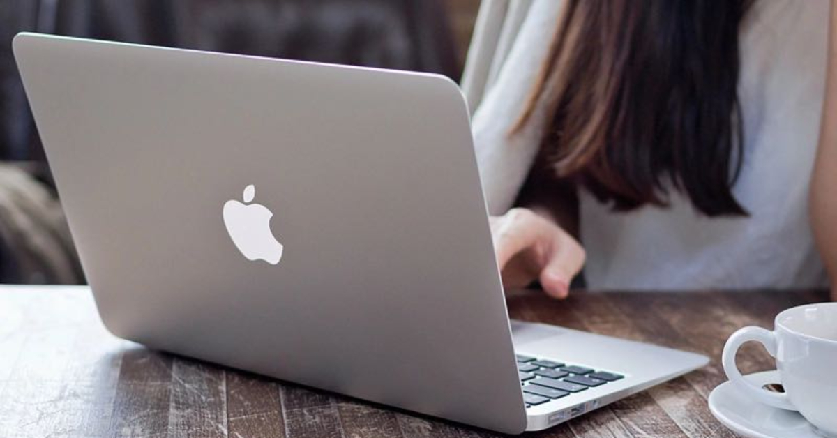 Có thể bạn chưa biết tại sao Apple lại bỏ logo “táo sáng” đặc trưng trên MacBook?