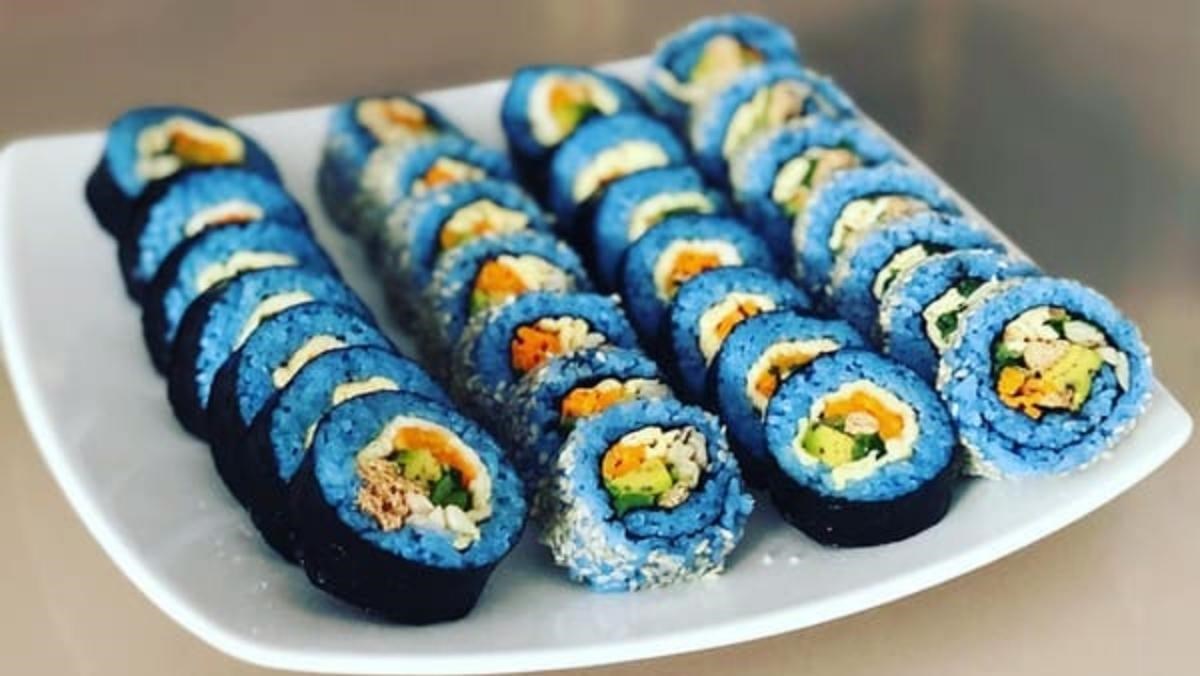 2 cách làm cơm cuộn (kimbap) hoa đậu biếc mới lạ vô cùng hấp dẫn