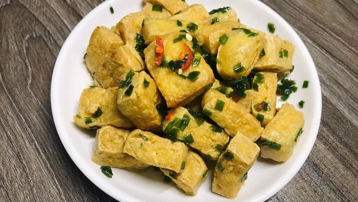 Cách làm đậu hũ chiên mắm hành thơm ngon, béo bùi cho bữa cơm