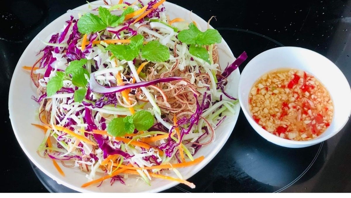 Cách làm salad ngũ sắc giòn ngon đẹp mắt đổi vị cho bữa cơm